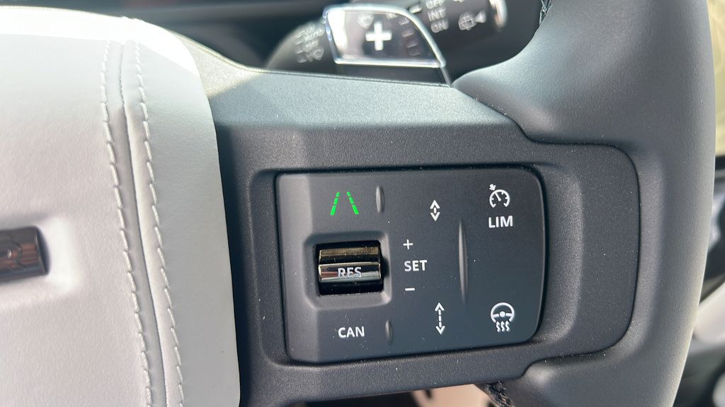 New 2026 Land Rover Defender 110 AWD/4WD image 32
