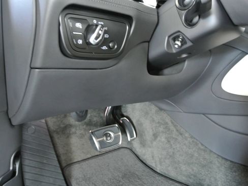 Used 2023 Bentley Bentayga AWD/4WD image 24