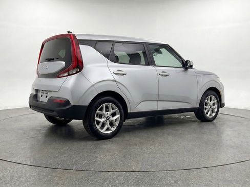 Used 2025 Kia Soul LX w/ LX Technology Package FWD image 9