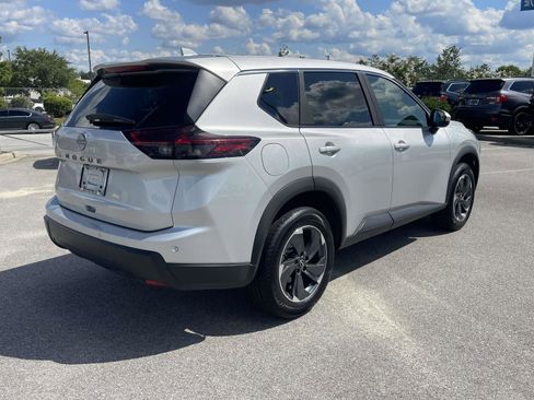 Used 2025 Nissan Rogue SV FWD image 6