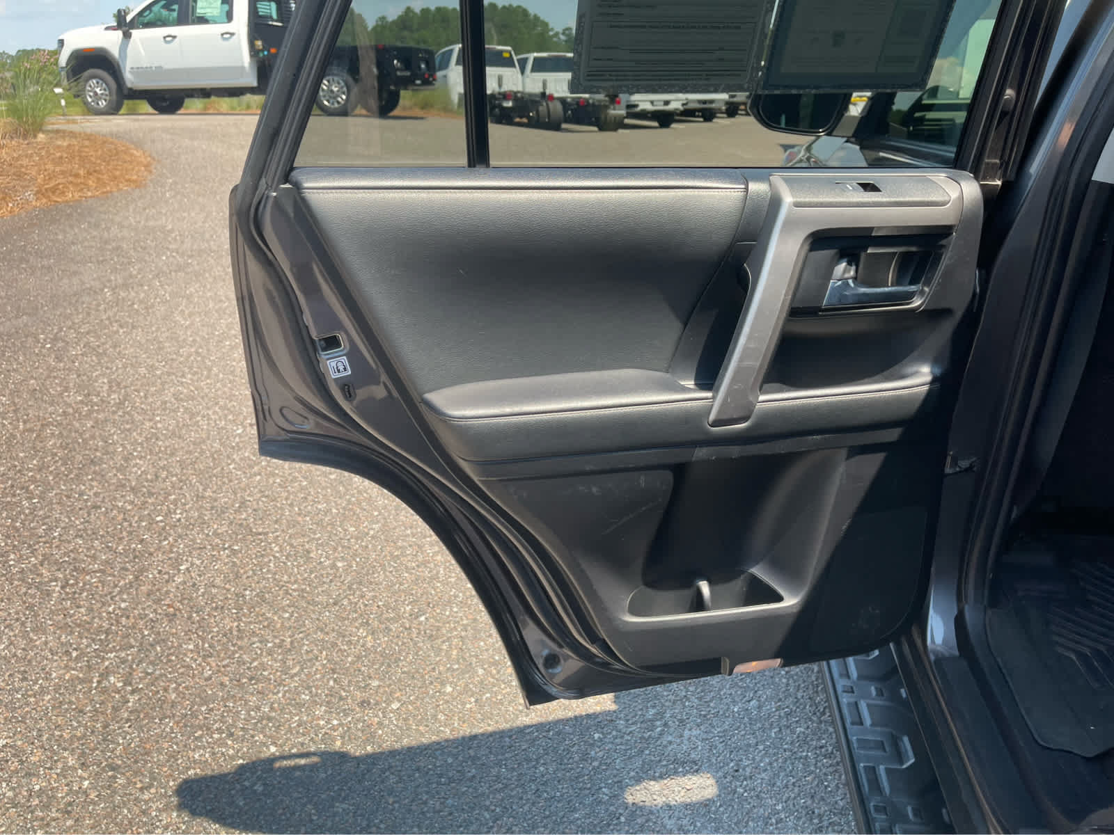 Used 2020 Toyota 4Runner SR5 AWD/4WD image 19