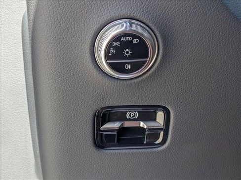 Used 2023 Mercedes-Benz GLC 300 4MATIC image 12