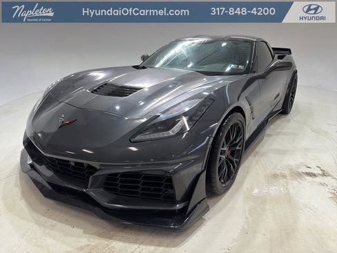 Used 2017 Chevrolet Corvette Stingray Coupe w/ 1LT image 1
