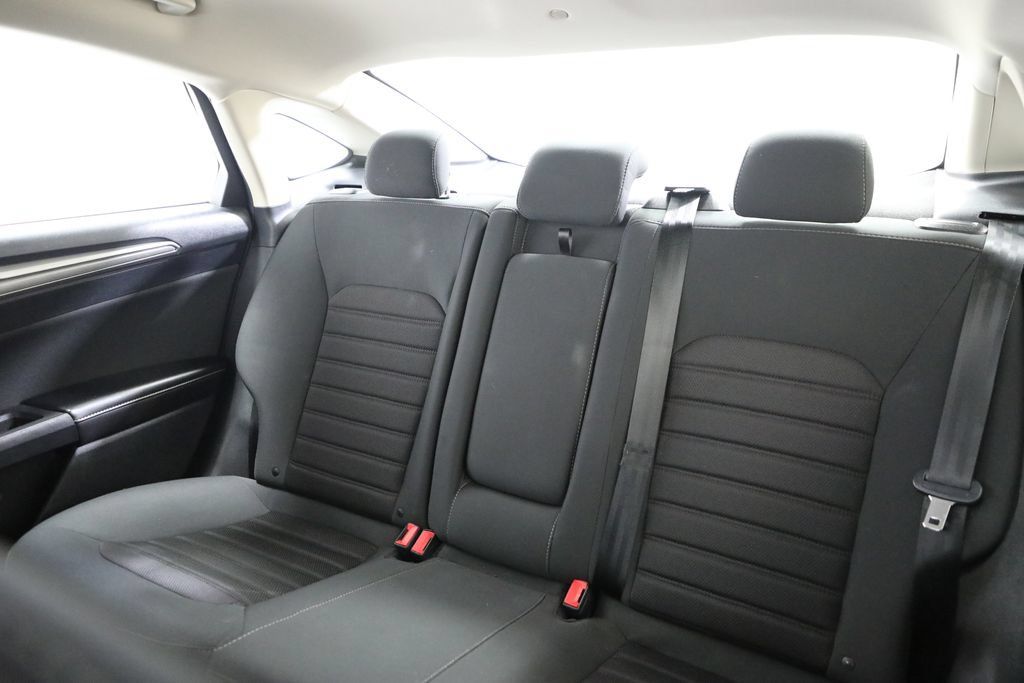 Used 2020 Ford Fusion SE FWD image 10