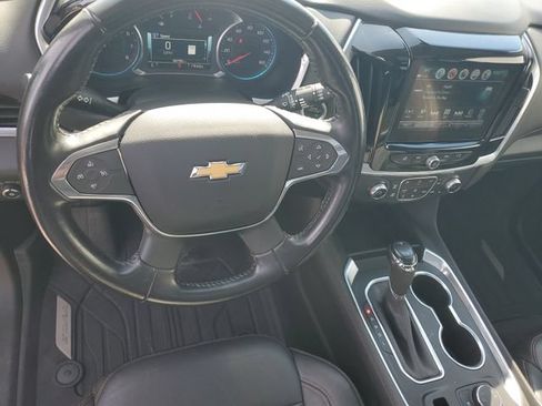 Certified 2019 Chevrolet Traverse LT w/ LT Premium Package AWD/4WD image 17