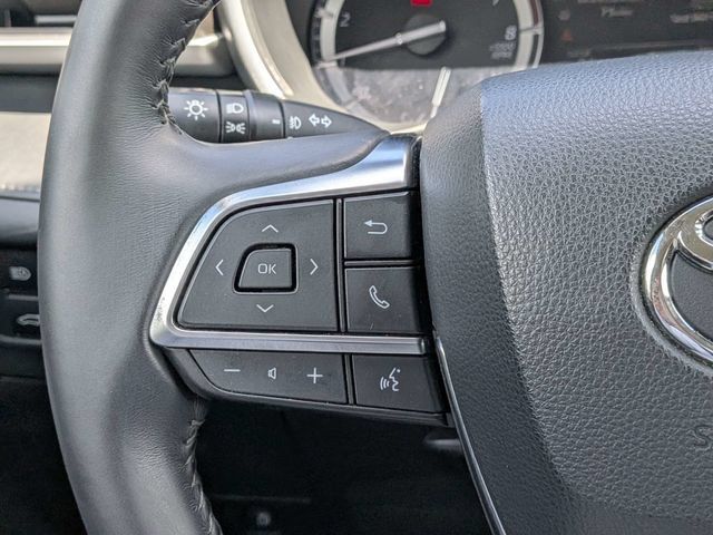 Used 2021 Toyota Highlander XLE FWD image 24