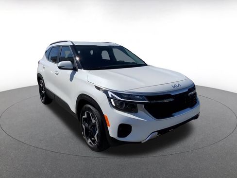 Used 2025 Kia Seltos S image 3