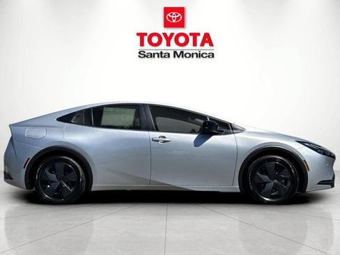 New 2026 Toyota Prius Plug-In Hybrid FWD image 2