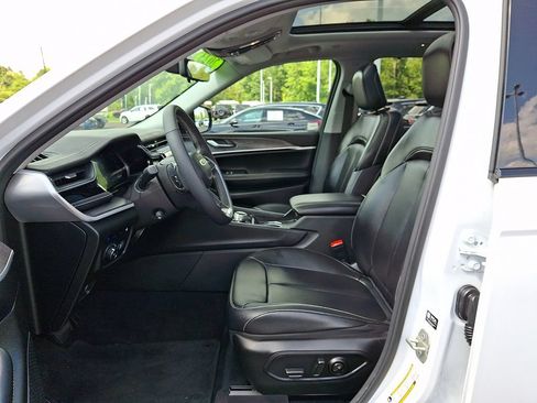 Used 2023 Jeep Grand Cherokee 4WD 4xe w/ Luxury Tech Group II image 14