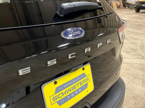 Used 2021 Ford Escape Titanium w/ Titanium Elite Package image 8