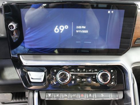 Used 2024 GMC Sierra 2500 Denali Ultimate w/ Max Trailering Package image 13