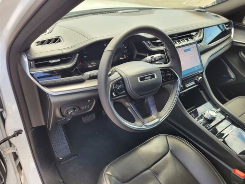 Used 2022 Jeep Grand Cherokee Overland w/ MOPAR Finishing Package AWD/4WD image 14