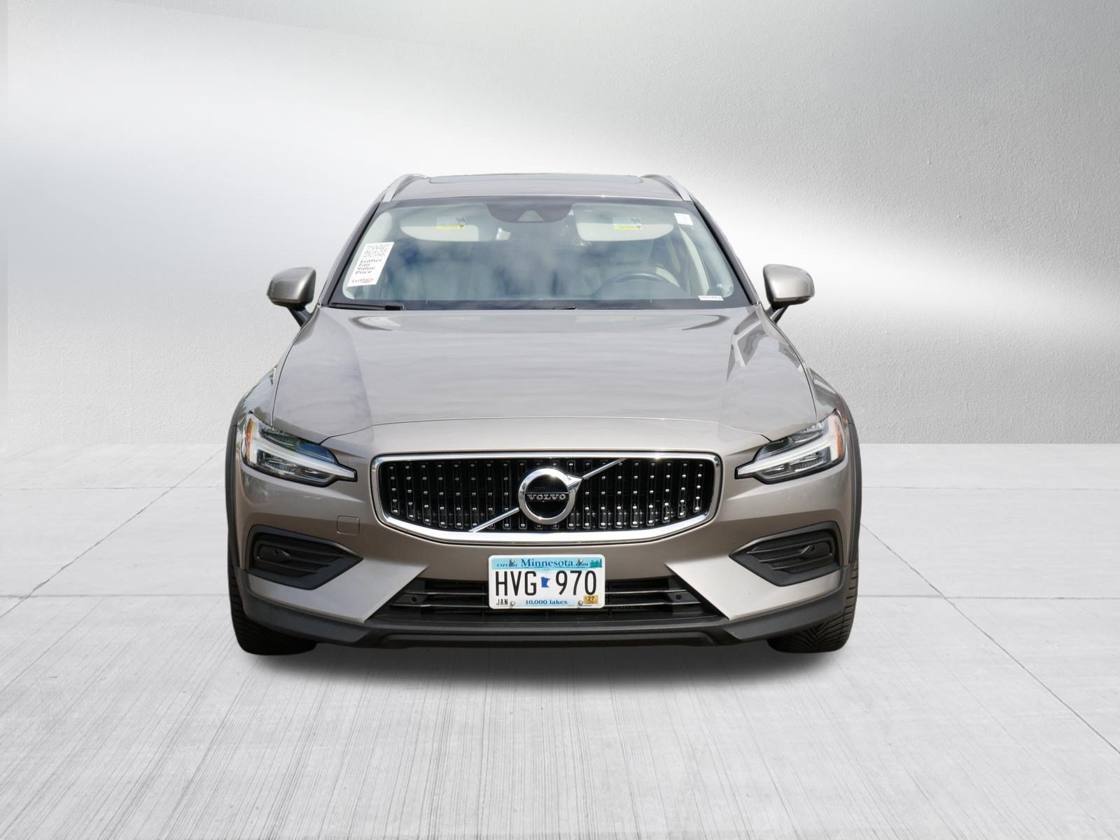 Used 2020 Volvo V60 T5 Cross Country AWD/4WD image 2