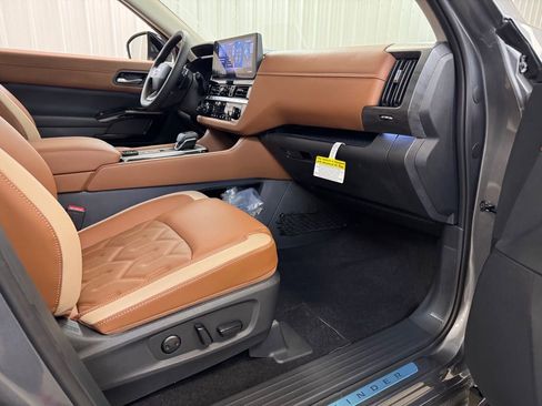 New 2026 Nissan Pathfinder Platinum image 29