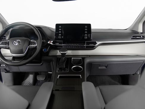 Used 2023 Toyota Sienna XLE image 30