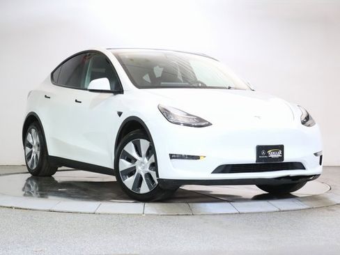 Used 2022 Tesla Model Y Long Range image 1