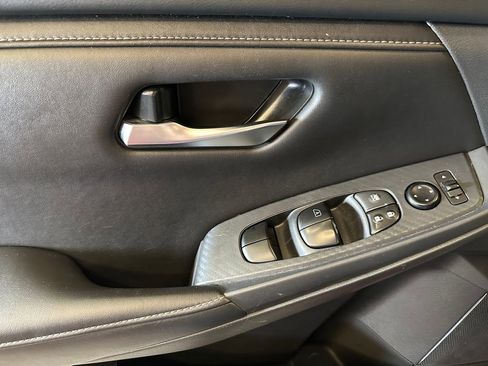 Used 2024 Nissan Sentra SV FWD image 19