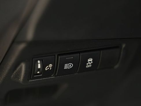 Used 2026 Toyota Corolla Cross XLE FWD image 18