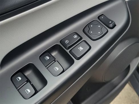 Used 2023 Hyundai Kona SEL image 18