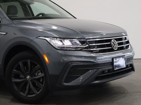 Used 2023 Volkswagen Tiguan SE image 3