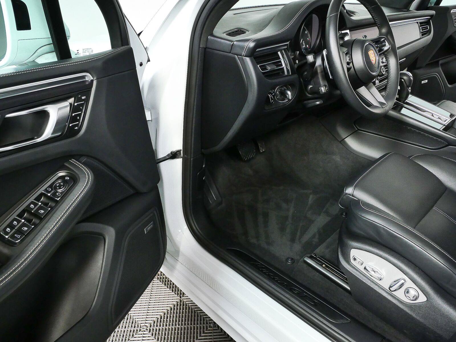 Certified 2023 Porsche Macan GTS AWD/4WD image 8