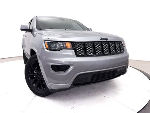 Used 2019 Jeep Grand Cherokee Altitude RWD image 7