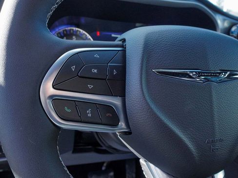 New 2026 Chrysler Pacifica Select image 24