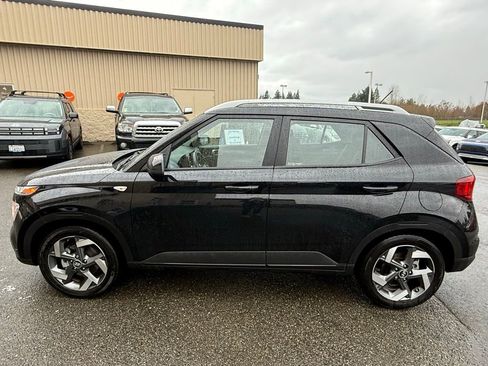 Used 2023 Hyundai Venue SEL image 4