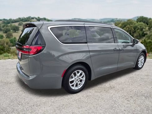 Used 2022 Chrysler Pacifica Touring-L FWD image 10