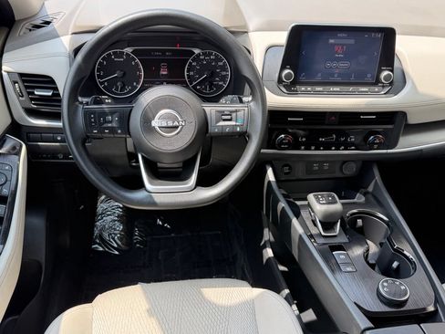 Used 2024 Nissan Rogue SV AWD/4WD image 16