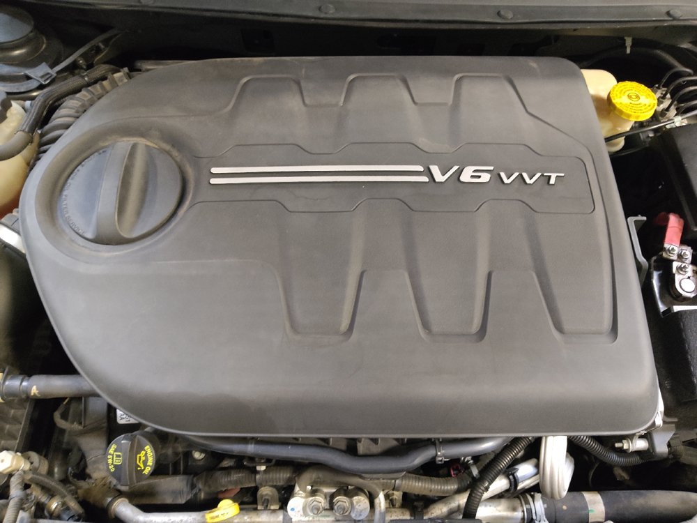 Used 2015 Jeep Cherokee Latitude w/ Cold Weather Group AWD/4WD image 30