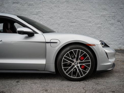 Used 2021 Porsche Taycan 4S w/ Premium Package image 17