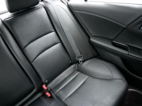 Used 2017 Honda Accord EX-L image 14