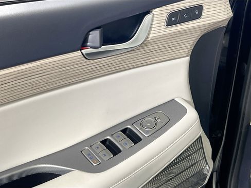 Used 2022 Hyundai Palisade Limited image 18
