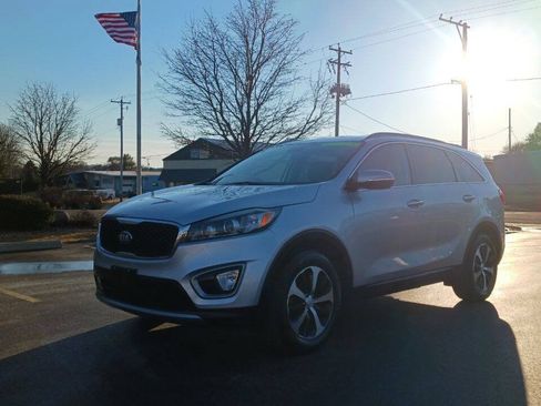 Used 2016 Kia Sorento EX FWD image 1