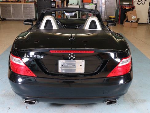 Used 2014 Mercedes-Benz SLK 250 w/ Premium Package image 23