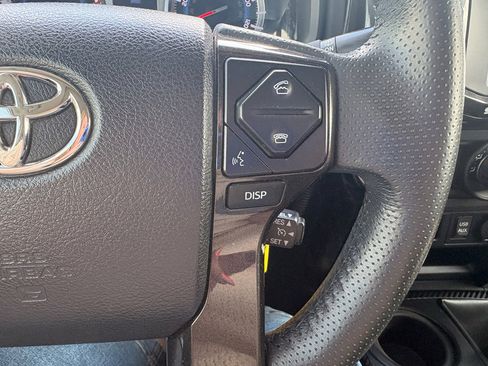 Used 2018 Toyota 4Runner TRD Off-Road Premium AWD/4WD image 23