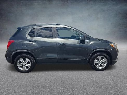 Used 2019 Chevrolet Trax LT FWD image 2