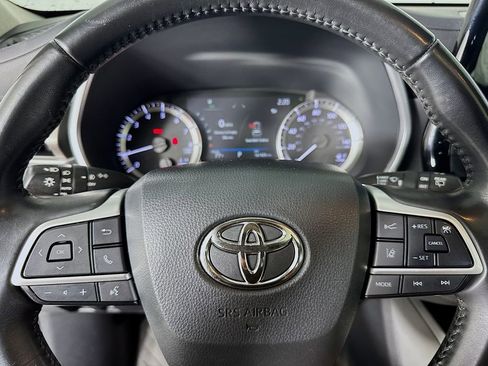 Used 2023 Toyota Highlander XLE image 16