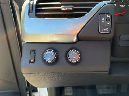 Used 2018 Chevrolet Suburban LT AWD/4WD image 17