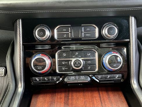 Used 2023 GMC Yukon XL Denali Ultimate image 32