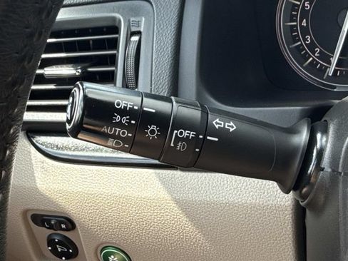 Used 2016 Honda Pilot Touring image 27