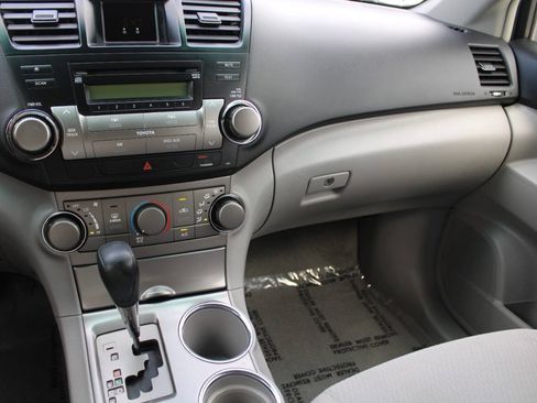 Used 2009 Toyota Highlander 2WD w/ Cold Weather Pkg image 15