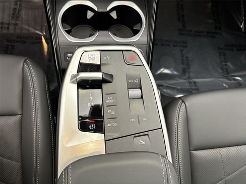 Used 2025 BMW X2 xDrive28i w/ Technology Package image 23