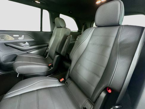 Used 2026 Mercedes-Benz GLS 580 4MATIC image 32