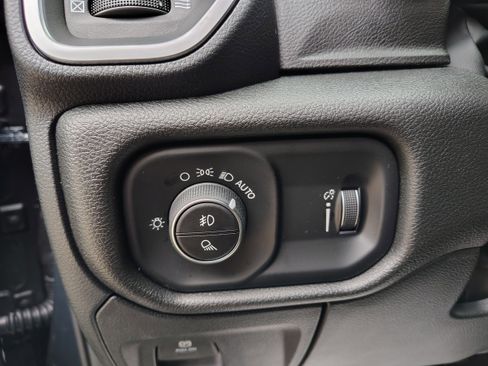 New 2026 RAM 1500 Express image 19