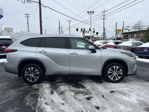 Used 2022 Toyota Highlander XLE image 5