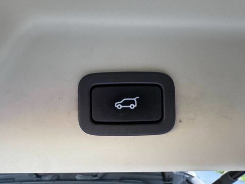 Used 2014 Land Rover Range Rover HSE image 8