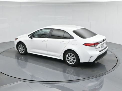 Used 2025 Toyota Corolla LE image 43