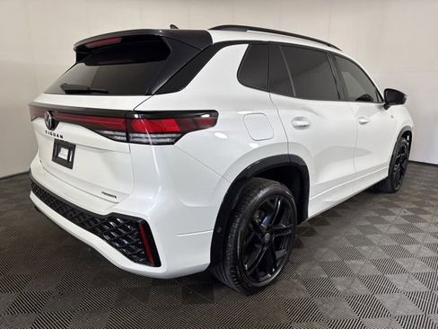 Certified 2025 Volkswagen Tiguan SE R-Line AWD/4WD image 3